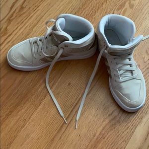 Adidas women’s sneaker